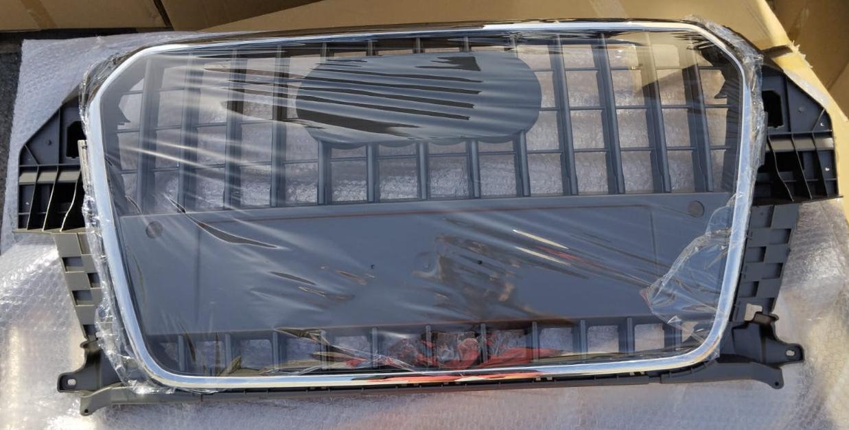 Articolo 6R39W - GRIGLIA CROM-NERA C/SENS AUDI Q3 01/11>